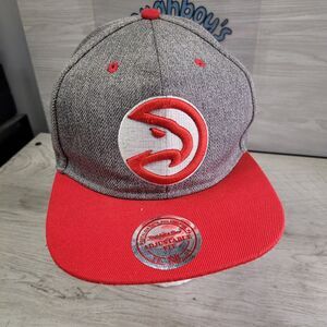 Mitchell & Ness Atlanta Hawks Heather Gray Snapback Hat Red Bill Used